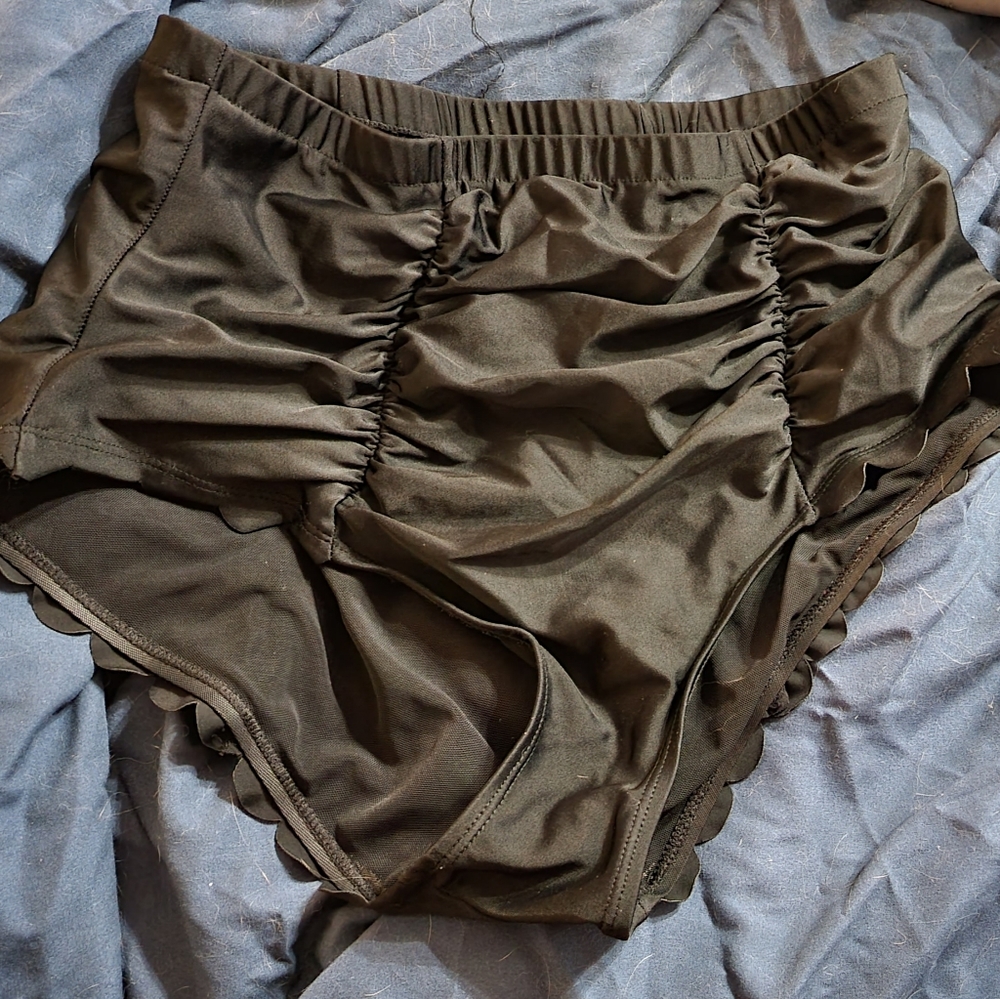 Torrid scalloped bikini bottoms